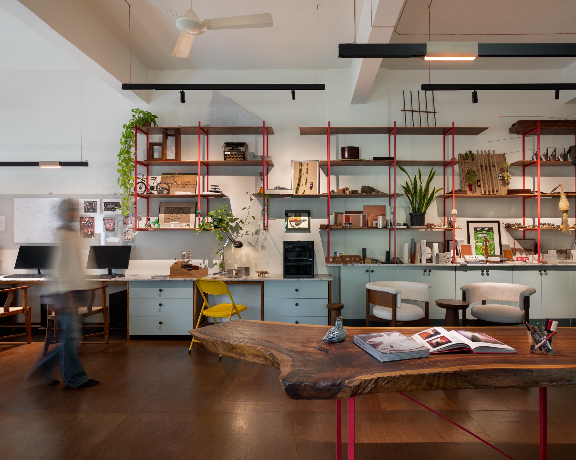 Studio Pomegranate, Mumbai — Work spaces by Studio Pomegranate
