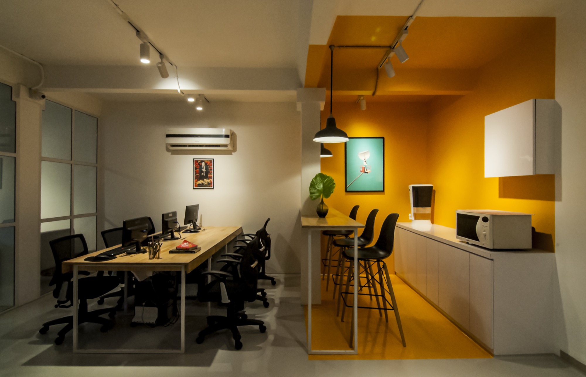 Yellow Advertising, Mumbai — Work spaces by Studio Pomegranate